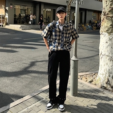 黑色