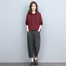 红衣黑裤