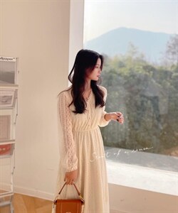 （现货）刺绣V领设计款收腰修身韩版连衣裙,女装连衣裙,德咔俪