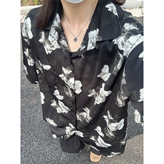 黑色