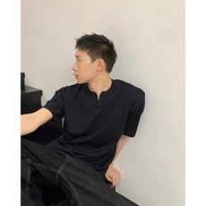 纽扣领黑色