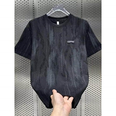 黑色