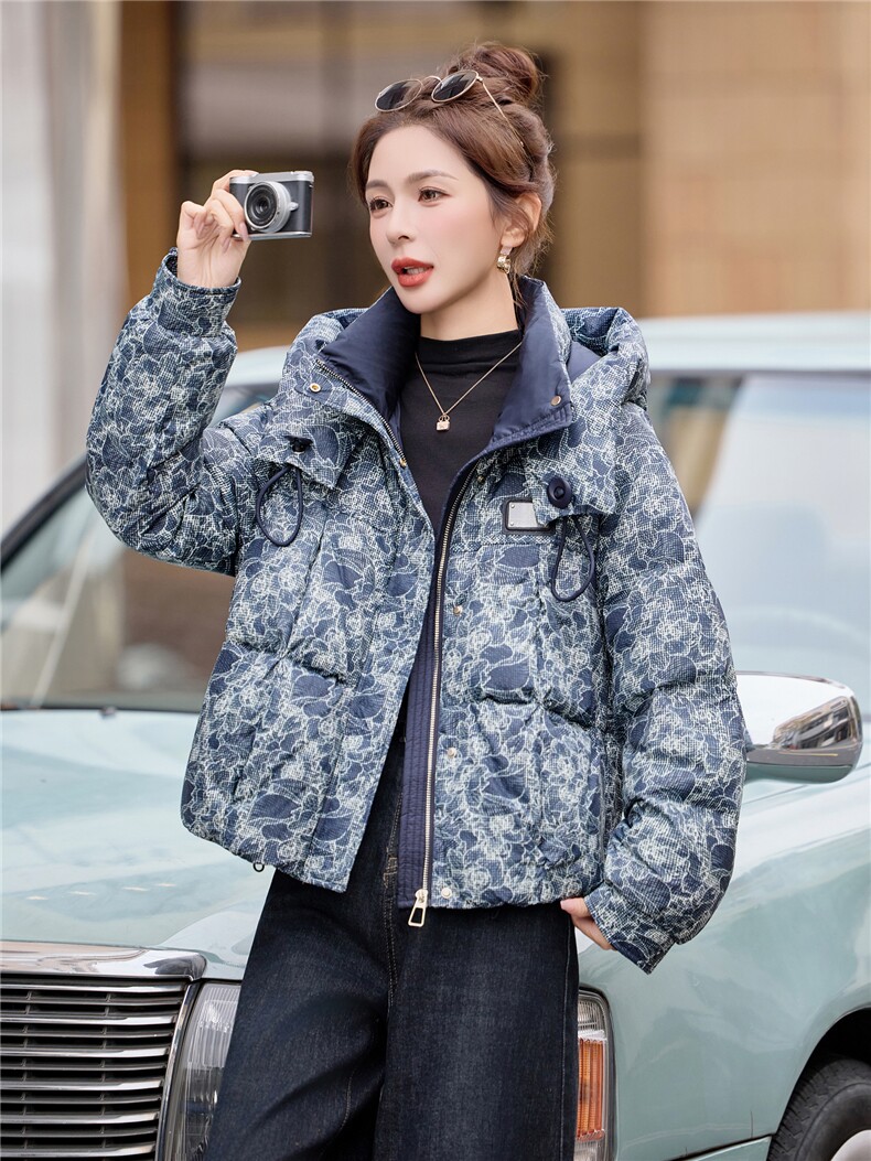 时尚印花连帽白鸭绒羽绒服2025冬季新款,女装羽绒服,余墨