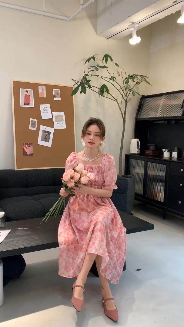粉花显瘦气质连衣裙，女装连衣裙，欧妮卡蒂蔓