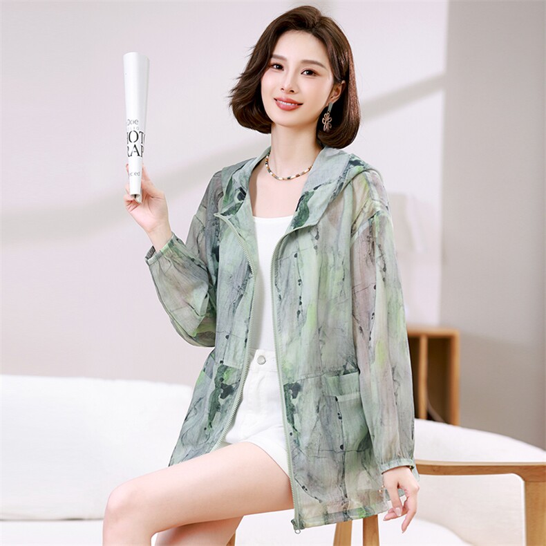 天丝轻薄透气花色女宽松中年妈妈户外大码休闲薄外套,女装防晒衣,悦见她