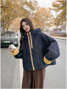 深蓝色连帽短款牛仔外套独特超好看复古加厚保暖上衣女冬图片