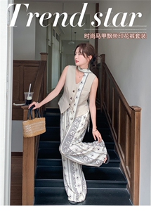 主推新款老钱风高级感单排扣马甲直筒裤女士套装2215-P185-K295图片