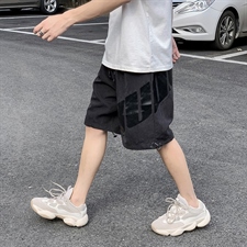 黑色