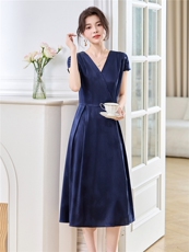 高端真丝气质连衣裙女2026夏季新款V领舒适显瘦时尚真丝裙a字裙，女装连衣裙，阿舍尔精品