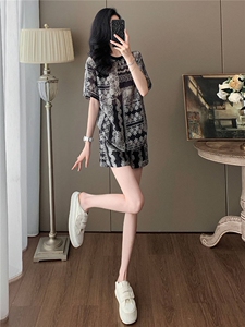 韩流时尚套装女夏季新款气质显瘦圆领印花短袖上衣阔腿短裤两件套图片