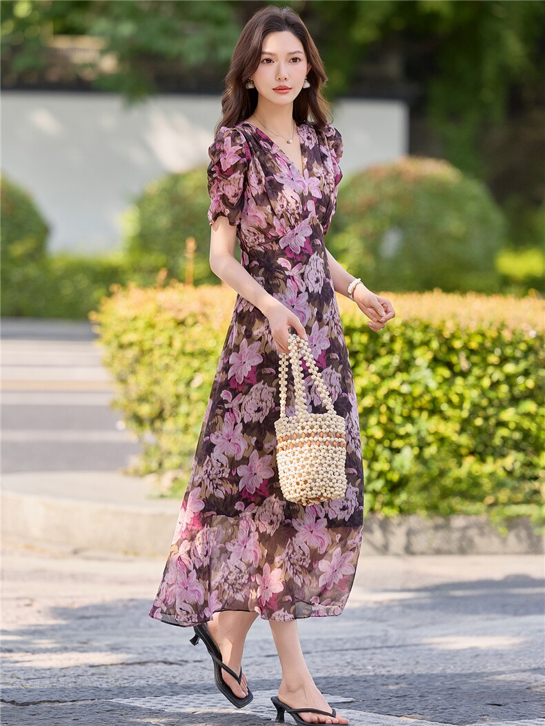 2026年夏季新款v领连衣裙长裙45度斜裁乔其纱旅游女士中高腰长裙,女装连衣裙,众宇琦
