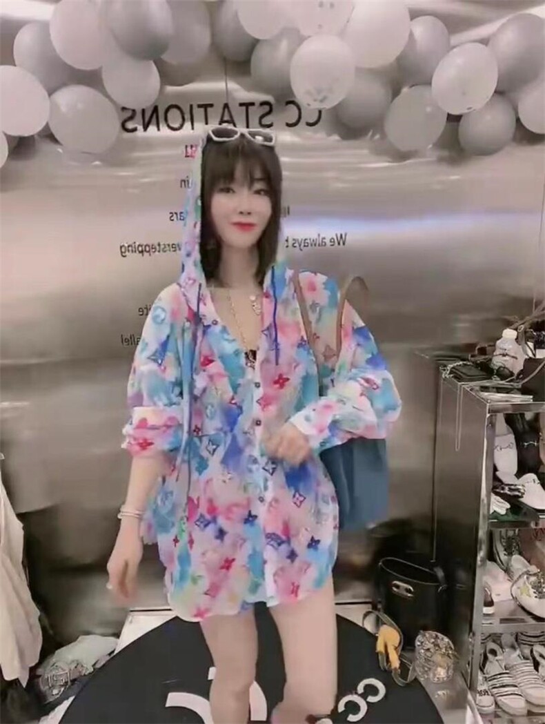 新款韩货洋气彩色花色连帽防晒衣,女装其它,L·H·X