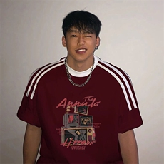 酒红色