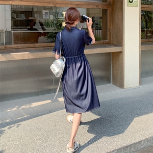 2025夏季新款时髦设计感牛仔连衣裙女复古通勤风短袖单排扣连衣裙图片