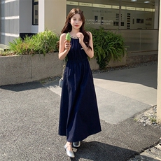 复古露腰牛仔挂脖连衣裙女夏2025新款收腰显瘦气质洋气氛围感长裙，女装连衣裙，2C029