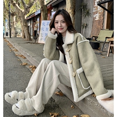军绿羊羔毛皮毛一体外套女2024冬季新款小个子加绒加厚牛角扣棉服，女装短外套，2C129
