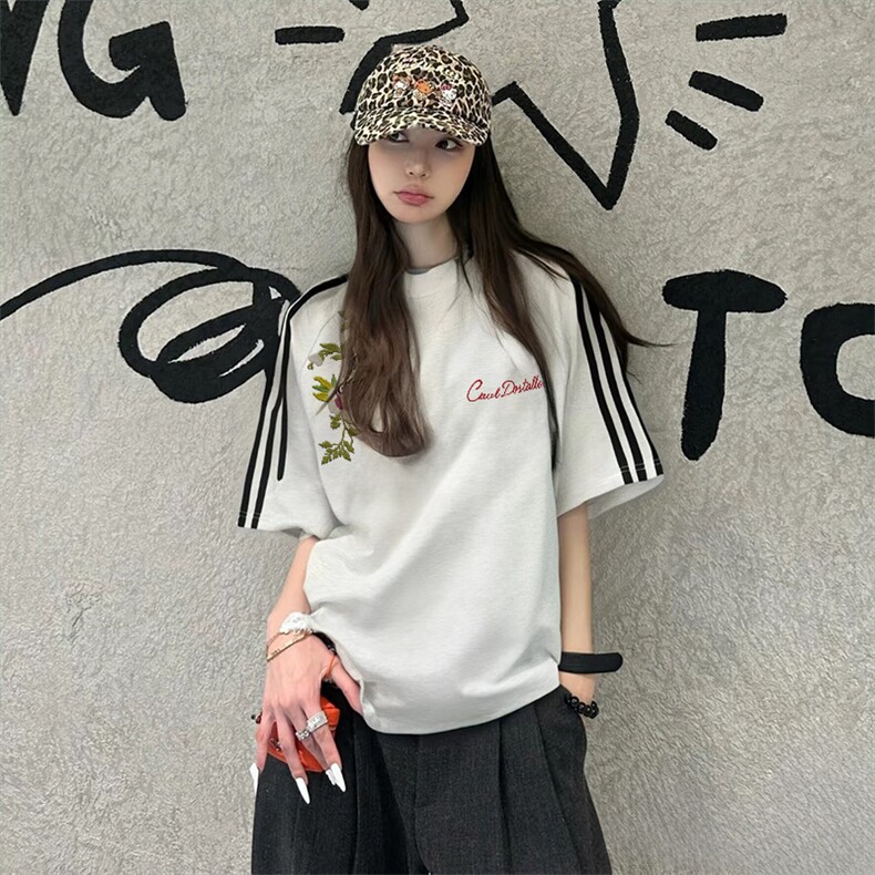 抖音得物高品质二开240克宽松纯棉美式潮牌三条杠织带短袖T恤图片