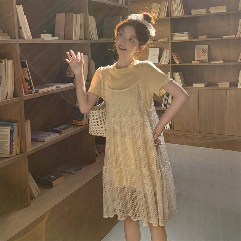 韩系甜美减龄吊带裙套装女夏季2025新款镂空连衣裙宽松T恤两件套图片