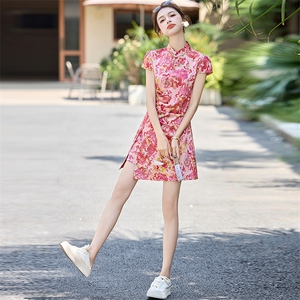 新中式国风印花套装女2025夏新款洋气减龄显瘦旗袍上衣短裤两件套图片