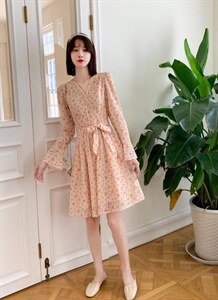 V领清新小碎花甜美可爱气质修身收腰显瘦刺绣短款连衣裙,女装连衣裙,荷塘月色