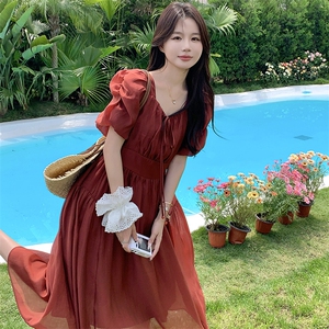 茶歇法式方领泡泡袖红色连衣裙女夏2025新款气质高端收腰雪纺长裙图片