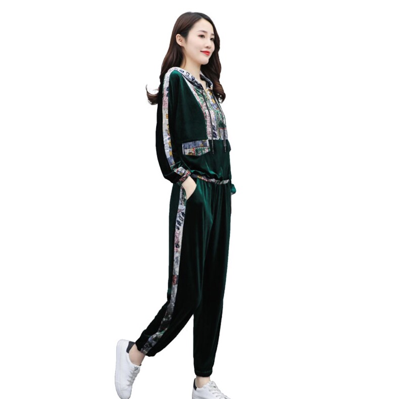 2021年秋款新款金丝绒带帽印花拼接运动休闲套装两件套,女装套装/套裙,瑶迪依秀