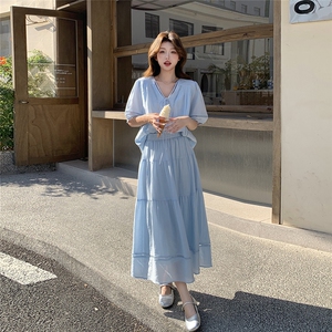 独特绝美蓝色衬衫半身裙女夏2025新款大方得体穿搭减龄图片