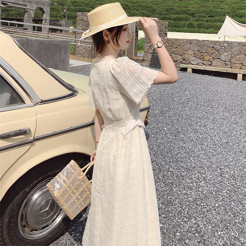 米白色方领蕾丝连衣裙女2023夏季新款茶歇法式温柔风初恋小众裙子,女装连衣裙,浙宝305
