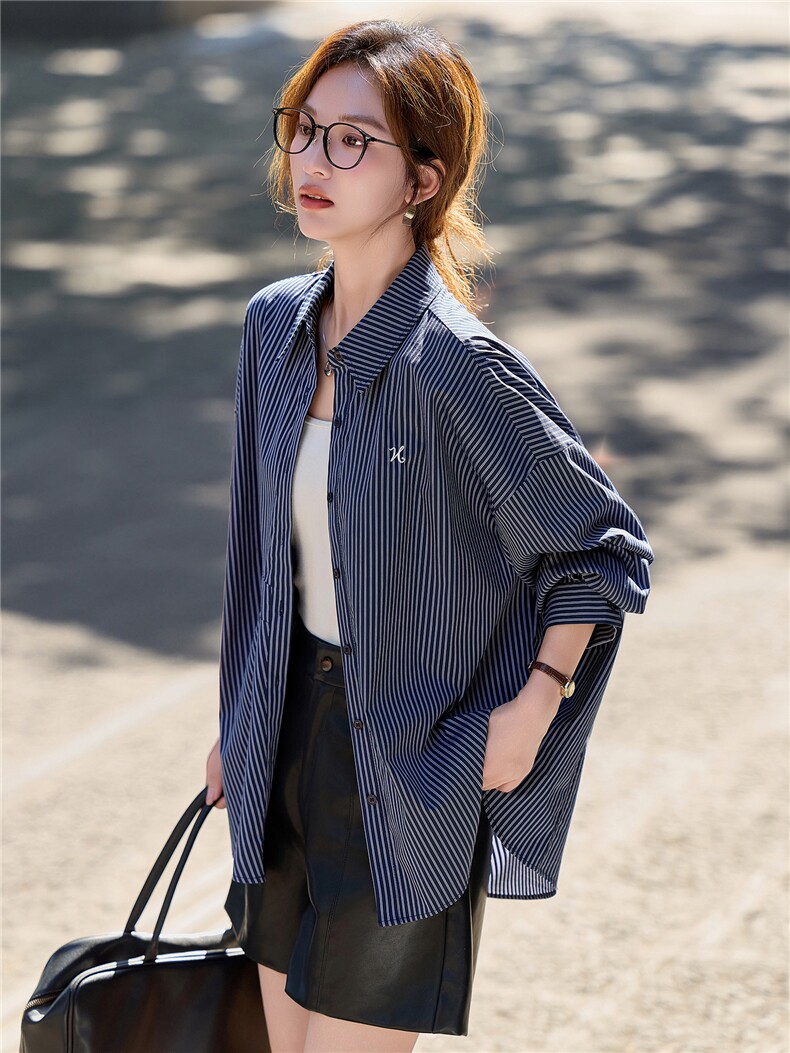 蓝色条纹衬衫女2026秋季新款刺绣宽松大版休闲百搭衬衣外套打底,女装衬衫,梦懿尔