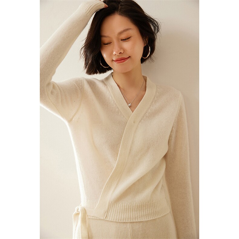2024年秋冬季Amanda同款V领侧面系绳35%羊绒衫，女装羊绒衫，绒创羊绒