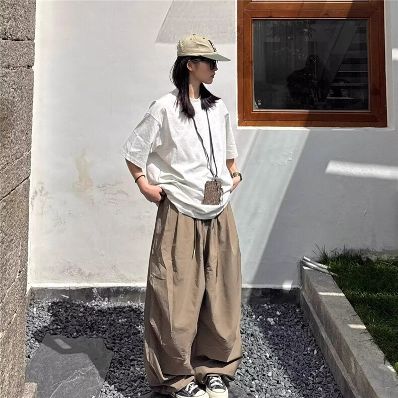 日系风格穿搭户外休闲工装裤男女美式复古纯色简约褶皱垂感阔腿裤图片