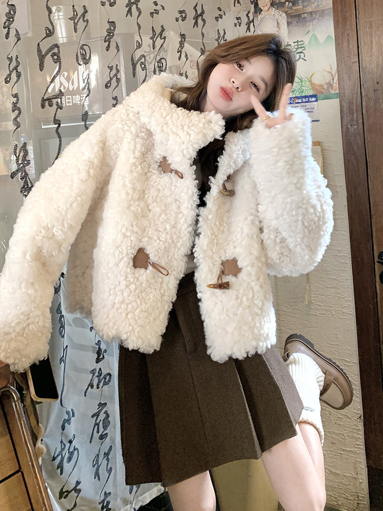 米色时尚连帽羊羔毛外套女冬新款小个子保暖加厚韩系短款皮毛一体,女装羊羔毛/颗粒绒,维壹