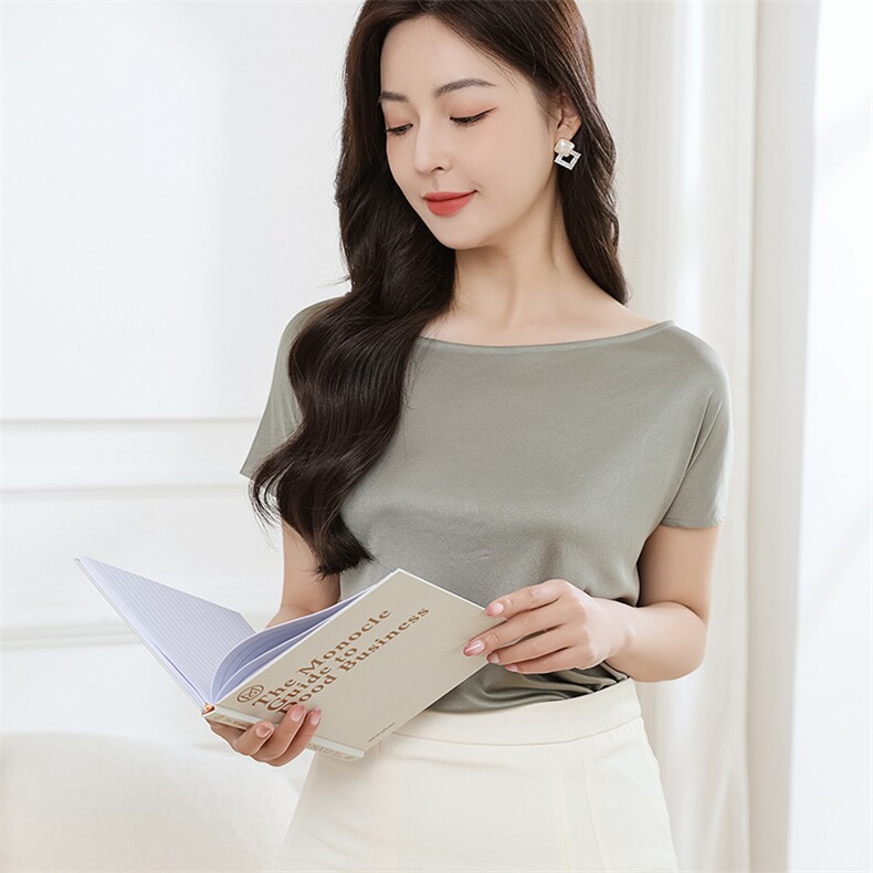 2025夏季三醋酸一字领短袖女宽松薄款丝滑缎面半袖t恤上衣高级感,女装T恤,伊绒腾羊绒