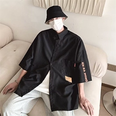 黑色