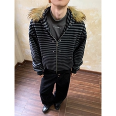 黑色