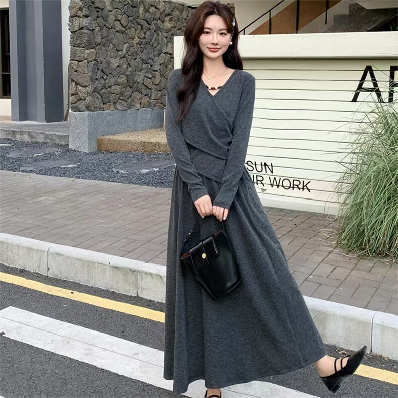 精品现货2024时尚休闲气质女针织甜美V领修身显瘦套装连衣裙,女装套装/套裙,煊芮熙