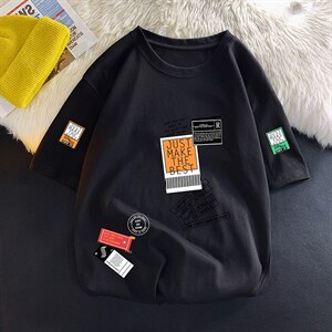 黑色