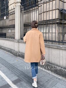 美巾涵5121。粽子扣大衣图片