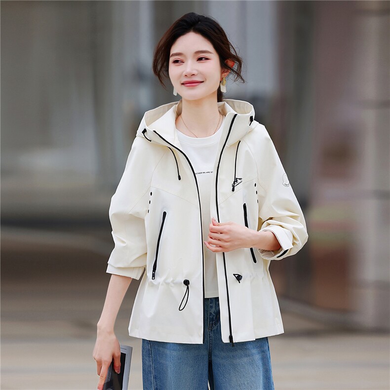 春季新款简约休闲优雅时尚具有设计感女士连帽外套冲锋衣,女装短外套,鑫源服饰