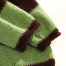 2025年秋季时尚百搭通勤简约休闲羊绒绿咖条纹拼色圆领，女装羊绒衫，恒标羊绒