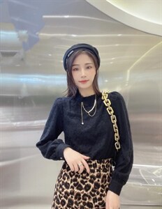 【现货】拉毛新款带项链上衣图片