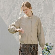 【春季女装新款】大量现货时尚休闲宽松立领短款皮衣外套，女装皮衣，缘衣格