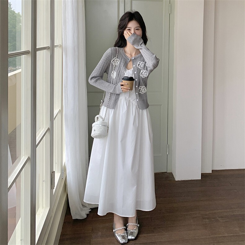 韩系温柔风白色吊带连衣裙女2025春秋新款气质针织开衫，女装连衣裙，维壹