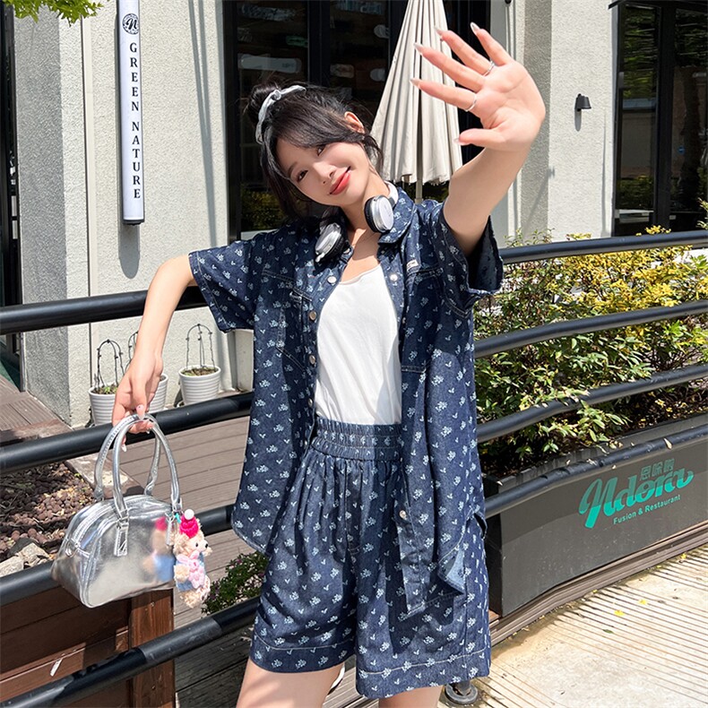 深蓝色牛仔印花套装女小个子2025夏季新款时尚炸街衬衫短裤两件套,女装套装/套裙,凯芙莉服饰
