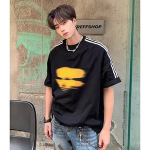 抖音得物高品质二开240克宽松纯棉美式潮牌三条杠织带短袖T恤图片
