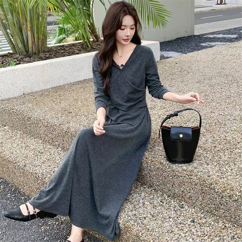 精品现货2024时尚休闲气质女针织甜美V领修身显瘦套装连衣裙,女装套装/套裙,煊芮熙