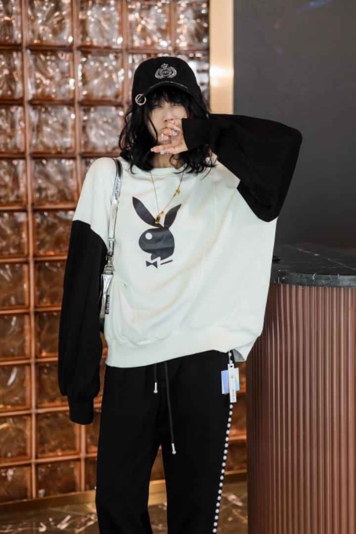 卡菲莱独特设卫衣2022年春款新款兔子图案字母印花圆领宽松,女装卫衣/绒衫,卡菲莱