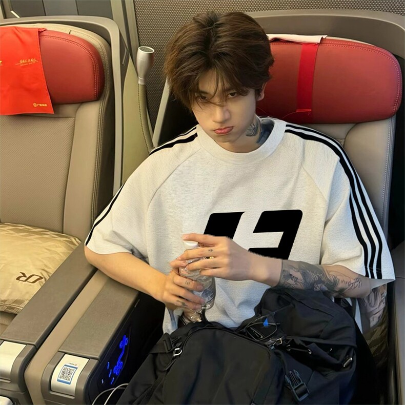 抖音得物高品质二开240克宽松纯棉美式潮牌三条杠织带短袖T恤，男装T恤，电商A486