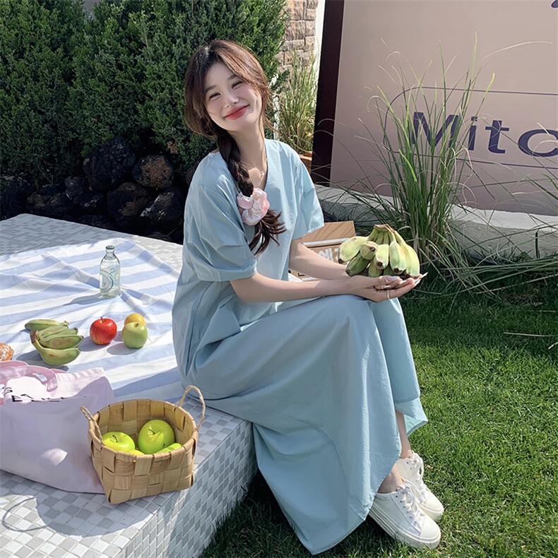 韩版慵懒风简约v领连衣裙女2025夏季新款法式宽松显瘦泡泡袖长裙,女装连衣裙,维壹