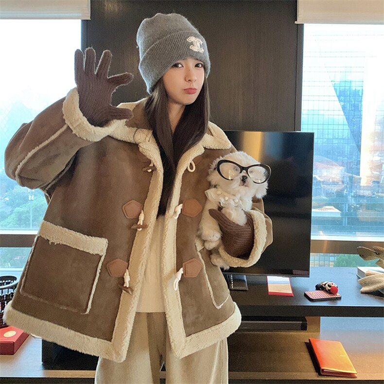 短款牛角扣皮毛一体麂皮绒外套女冬季新款韩系复古小个子短款棉服,女装短外套,2C305